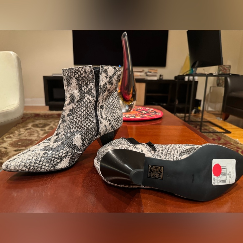 ❤️ NWT GABRIELLA Black&White leather ankle booties in Classic snakeskin Style - Picture 3 of 9